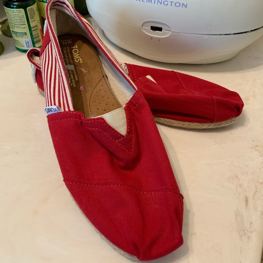 Toms slip one size 11